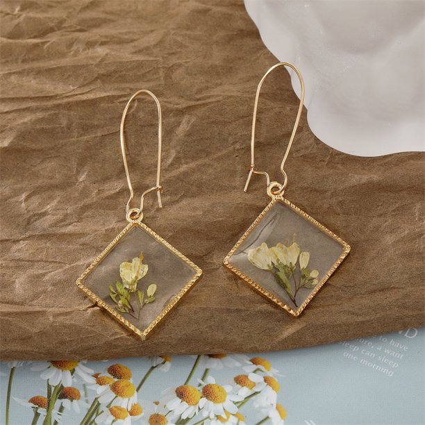 IDEAJOY Dried Flower Dangle Earrings Vintage Amber Drop Natural Resin Hoop Jewelry